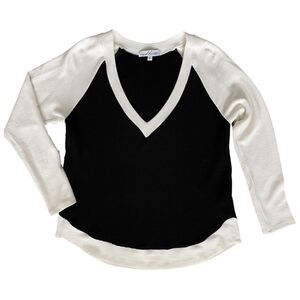 Red Haute Black Ivory Colorblock Long Sleeve V-Neck Knit Top - X-Small